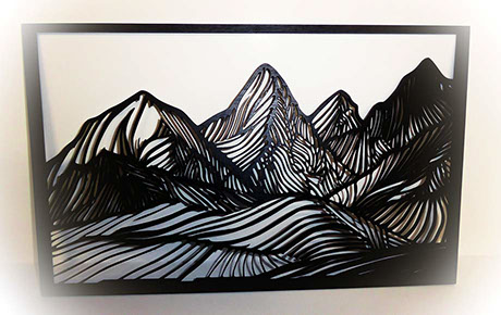 Artisanat style montagne, objet déco découpé au laser représentant des montagnes stylisées.