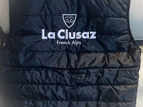 publicité broderie numérique pour professionnel et particulier à Thônes depuis notre atelier de Serraval