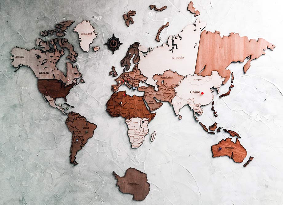 puzzle map monde gravure et découpe laser réalisé par thim montagn'art à Thônes Serraval idée de cadeau originale