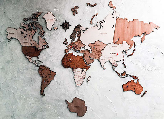 puzzle map monde gravure et découpe laser réalisé par thim montagn'art à Thônes Serraval idée de cadeau originale