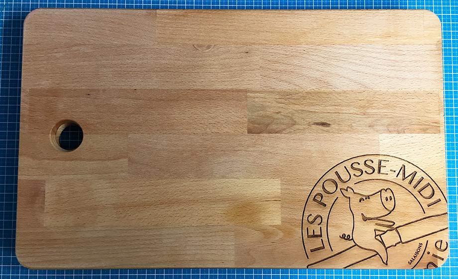 planche à découper personnalisée gravure laser Thônes Serraval artisanat français production en petite quantité