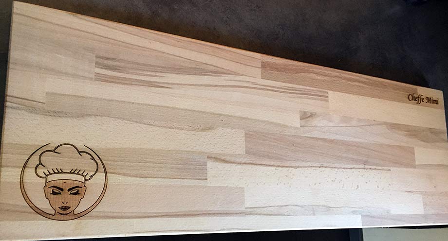 modèle de planche à découper gravé au laser par artisan français thim montagn'art situé à thônes serraval haute savoie france