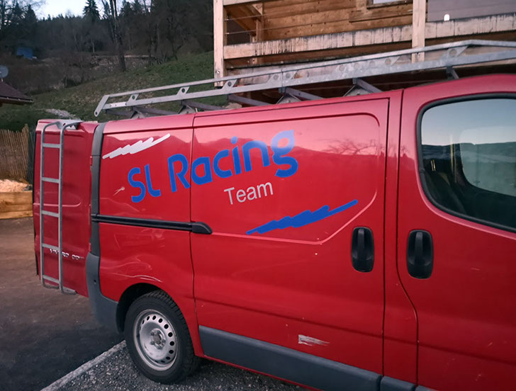 Marquage pause d'adhésifs publicitaire ou personnalisation de véhicules particuliers ou professionnels artisan Haute Savoie Thônes