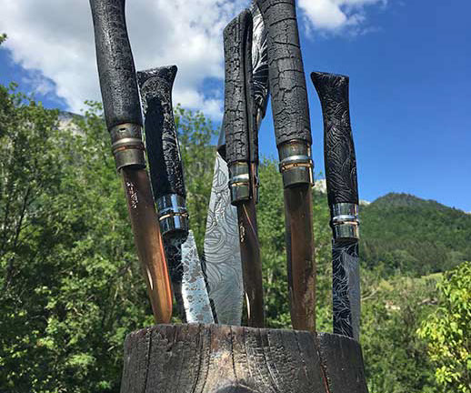 idée originale de cadeau d'entreprise couteau gravé laser, solide pratique et utile, un moyen de rester toujours présent auprès de vos clients. 