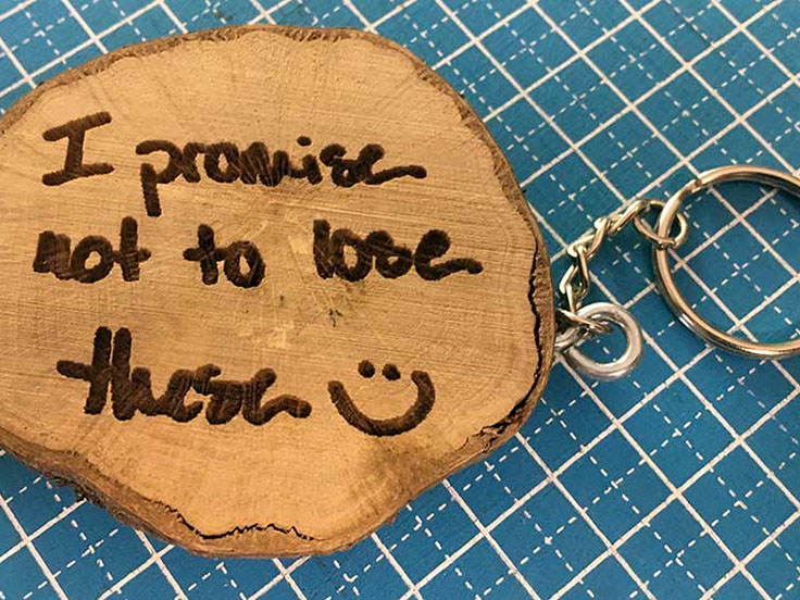 Entreprise gravure laser objets personnalisés Porte clés personnalisés gravure laser Thim Montagn'Art