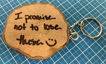 Entreprise gravure laser objets personnalisés Porte clés personnalisés gravure laser Thim Montagn'Art