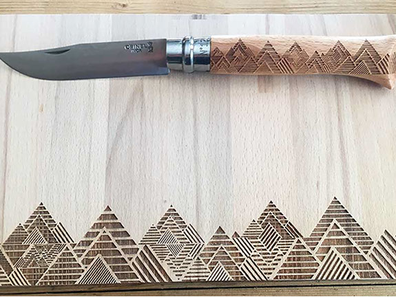 Opinel personnalisé à votre image en gravure laser, solide pratique et utile, un bon moyen de rester toujours présent auprès de vos clients. 