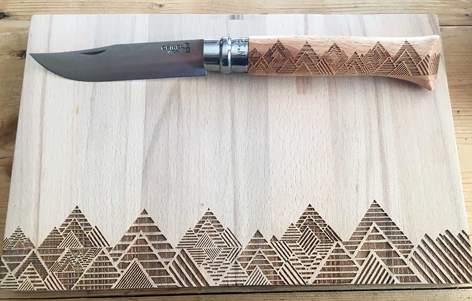 Opinel personnalisé à votre image en gravure laser, solide pratique et utile, un bon moyen de rester toujours présent auprès de vos clients. 