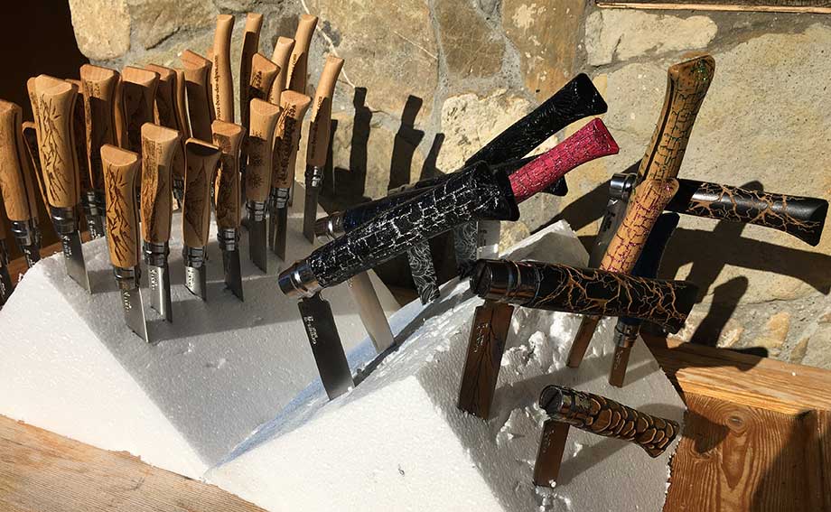 Opinel personnalisé à votre image en gravure laser, solide pratique et utile, un bon moyen de rester toujours présent auprès de vos clients. 