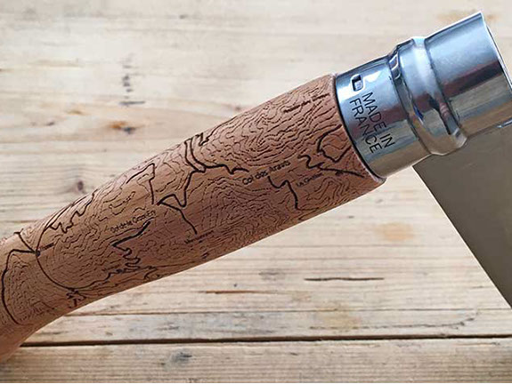 Opinel personnalisé à votre image en gravure laser, solide pratique et utile, un bon moyen de rester toujours présent auprès de vos clients. 