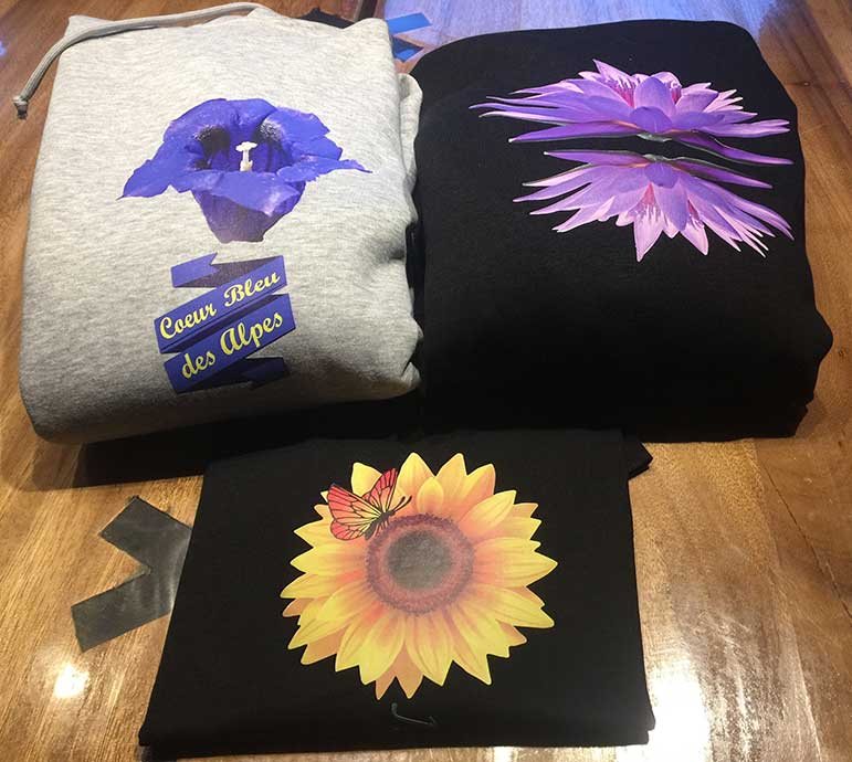 Flocage de qualité sur tee-shirt, casquettes, vêtements... Contactez nous pour en savoir plus. petite quantité ou à l'unité possible