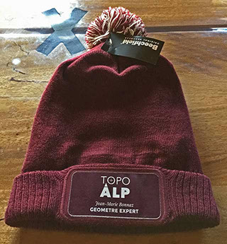 Flocage de qualité sur tee-shirt, casquettes, vêtements... Contactez nous pour en savoir plus. petite quantité ou à l'unité possible