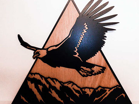 Aigle royal gravure laser sur bois réalisation Thim Montagn'Art artisanat français.