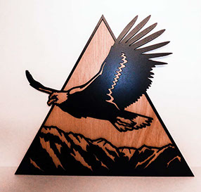 Aigle royal gravure laser sur bois réalisation Thim Montagn'Art artisanat français.