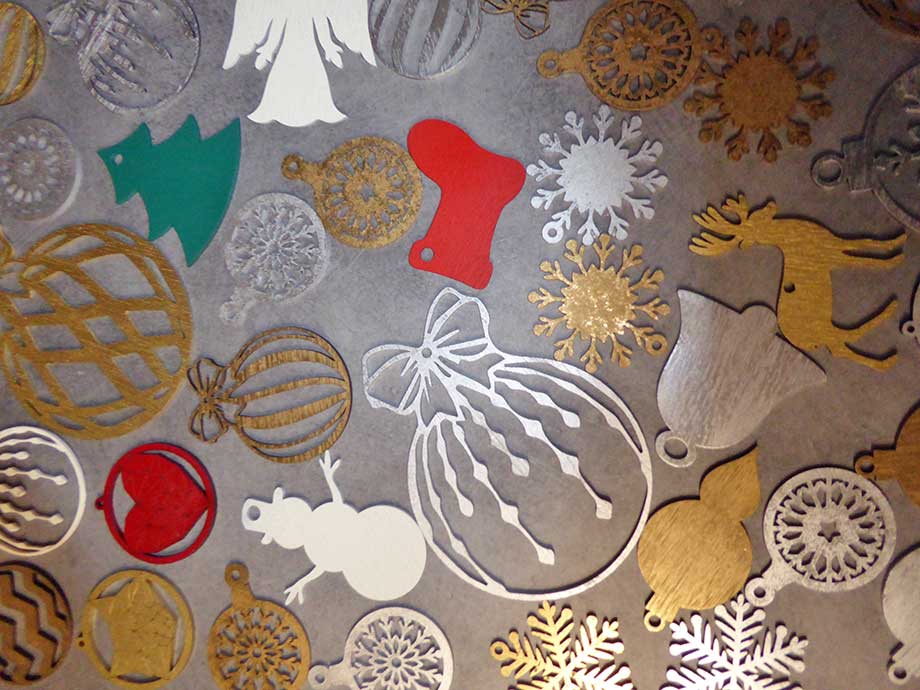 décoration de noël en bois artisanat français fabrication artisanale réalisée par Thim Montagn'art thones serraval haute savoie