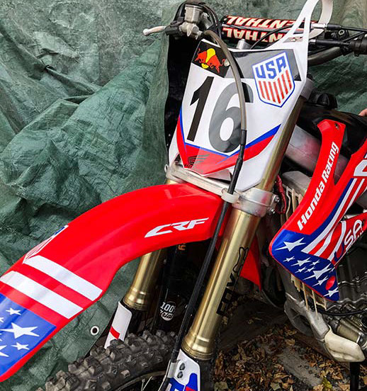 Marquage pause adhésifs pour moto Thônes personnalisation de véhicules particuliers ou professionnels artisan Haute Savoie Serraval