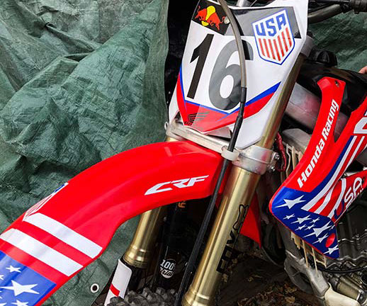 Marquage pause adhésifs pour moto Thônes personnalisation de véhicules particuliers ou professionnels artisan Haute Savoie Serraval