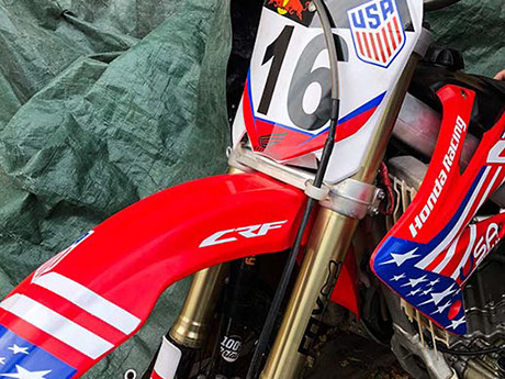 Marquage pause adhésifs pour moto Thônes personnalisation de véhicules particuliers ou professionnels artisan Haute Savoie Serraval