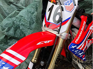 Marquage pause adhésifs pour moto Thônes personnalisation de véhicules particuliers ou professionnels artisan Haute Savoie Serraval