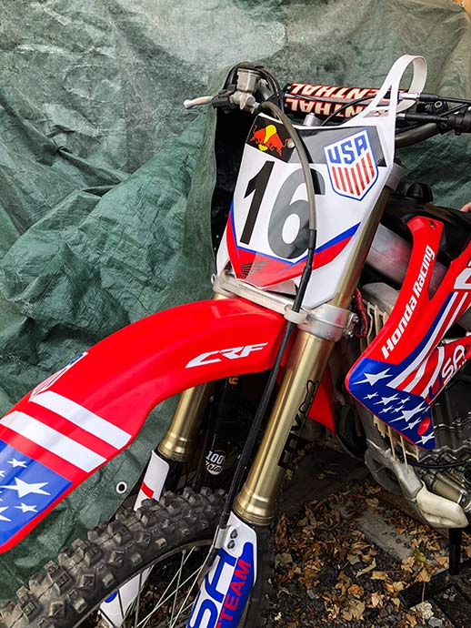 Marquage pause adhésifs pour moto Thônes personnalisation de véhicules particuliers ou professionnels artisan Haute Savoie Serraval