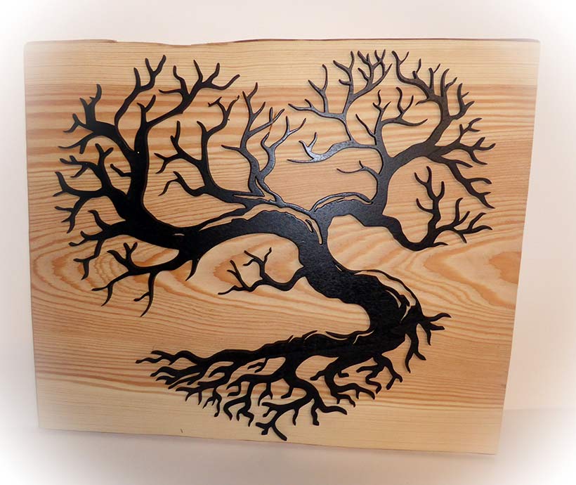 L'arbre de vie, est un grand symbole de paix et d'harmonie. Il trouvera sa place dans tous les foyers. Gravé au laser sur un panneau de bois de 