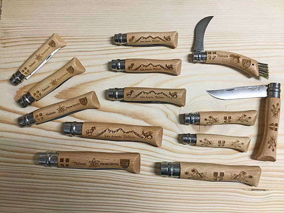 Opinel objet publicitaire en gravure laser, solide pratique et utile, un bon moyen de rester toujours présent auprès de vos clients. 