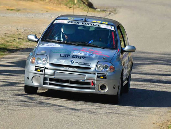 Marquage pause adhésifs voiture de rallye Thônes de véhicules particuliers ou professionnels artisan Haute Savoie Serraval