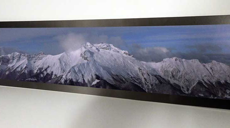 photo massif mont Blanc avec cadre en bois avec non, prénom, humour impression possible à l'unité thym montagn'art