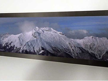 photo massif mont Blanc avec cadre en bois avec non, prénom, humour impression possible à l'unité thym montagn'art