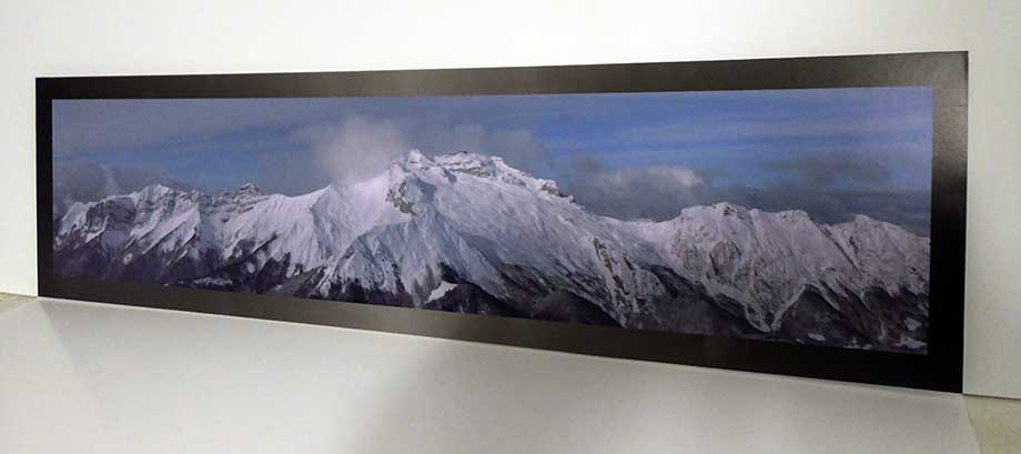 photo massif mont Blanc avec cadre en bois avec non, prénom, humour impression possible à l'unité thym montagn'art