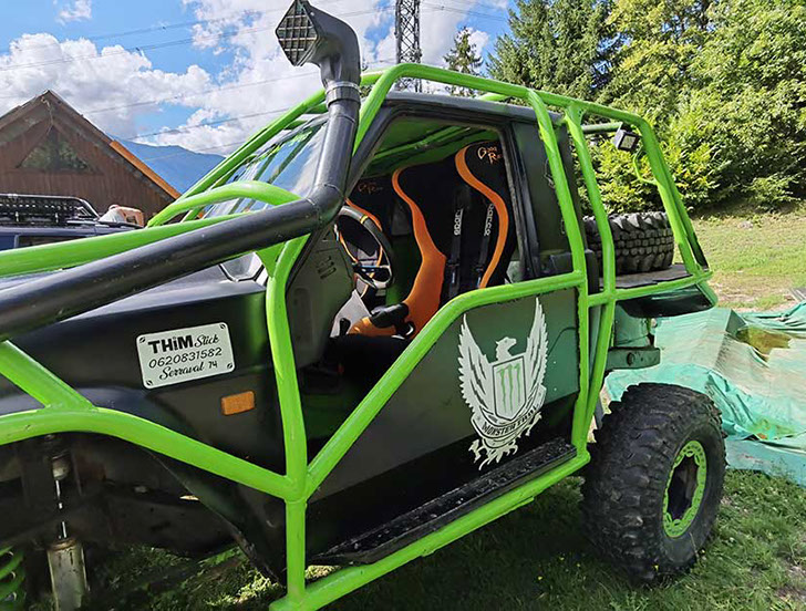 Marquage pause d'adhésifs publicitaire ou personnalisation de véhicules publicité adhésive pour fourgon voiture camionnette utilitaire