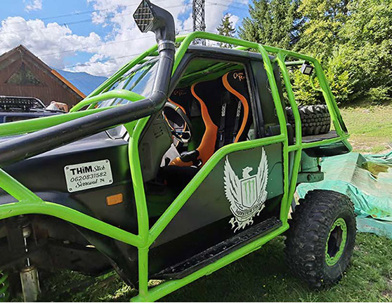 Marquage pause d'adhésifs publicitaire ou personnalisation de véhicules publicité adhésive pour fourgon voiture camionnette utilitaire