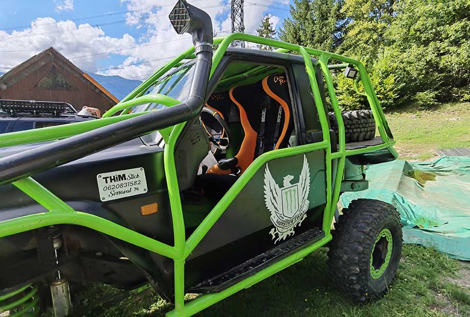 Marquage pause d'adhésifs publicitaire ou personnalisation de véhicules publicité adhésive pour fourgon voiture camionnette utilitaire